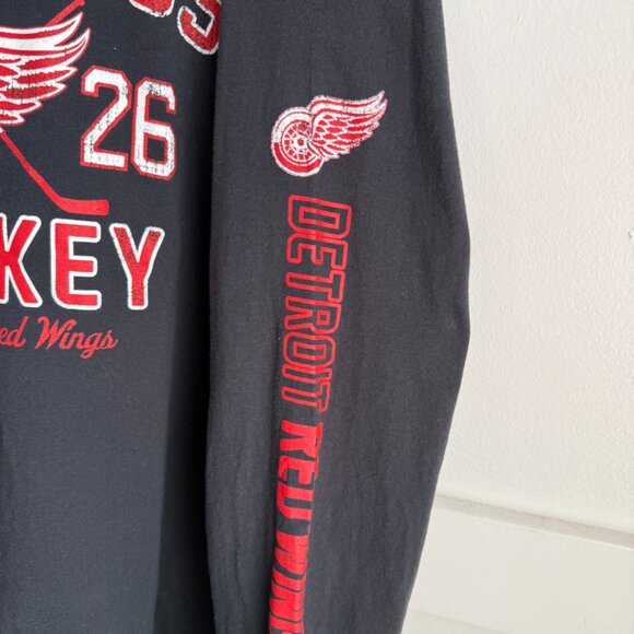 NHL Black Red Wings Hockey Long Sleeve Shirt - Picture 7 of 7